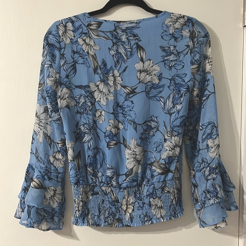 White House Black Market Floral Smocked Blouse Blue/White/Black Size XXS - Picture 4 of 4